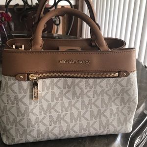 Micheal Koris hand bag leather